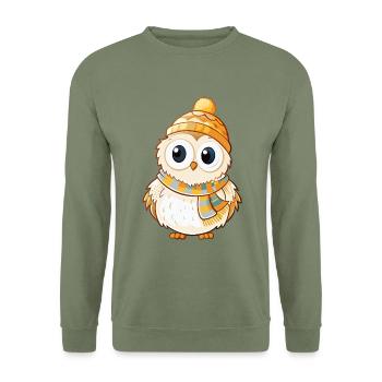 Niedliche Eule mit Schal und Pudelmütze. - Unisex Pullover - Armeegrün - Vorne - Alina (178cm) & Michal (187cm)