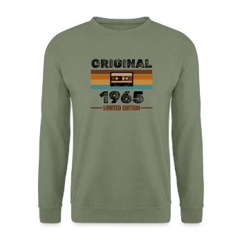 Original 1965 – Retro Kassette Limited Edition - Unisex Pullover - Armeegrün - Vorne - Alina (178cm) & Michal (187cm)