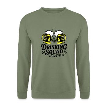 Drinking Squad Bier - Unisex Pullover - Armeegrün - Vorne - Alina (178cm) & Michal (187cm)