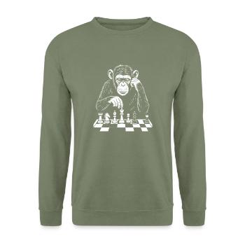 Intelligenter Affe spielt Schach - Unisex Pullover - Armeegrün - Vorne - Alina (178cm) & Michal (187cm)
