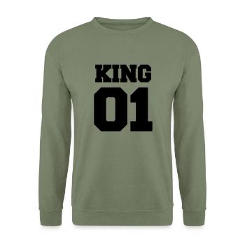 01_king - Unisex Pullover - Armeegrün - Vorne - Alina (178cm) & Michal (187cm)