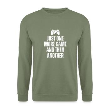 Nur noch ein Spiel und dann noch ein lustiges Spiel - Unisex Pullover - Armeegrün - Vorne - Alina (178cm) & Michal (187cm)