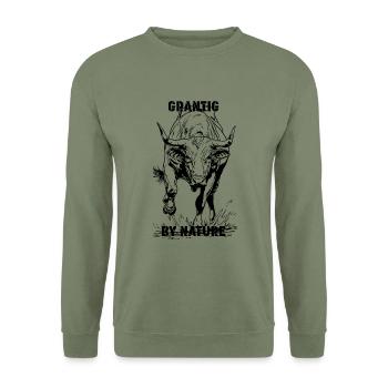 GRANTIG BY NATURE - Unisex Pullover - Armeegrün - Vorne - Alina (178cm) & Michal (187cm)