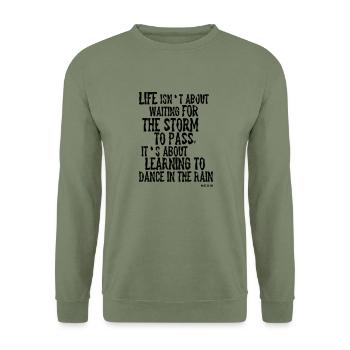 Life is about Dancing in the Rain - Unisex Pullover - Armeegrün - Vorne - Alina (178cm) & Michal (187cm)