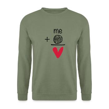 Me + Volleyball = Love M - Unisex Pullover - Armeegrün - Vorne - Alina (178cm) & Michal (187cm)