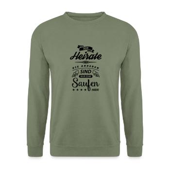heirate nur zum saufen hier - Unisex Pullover - Armeegrün - Vorne - Alina (178cm) & Michal (187cm)