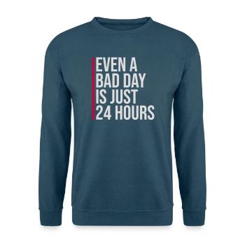 Even A Bad Day Is Just 24 Hours Motivierend Spruch - Unisex Pullover - Meeresblau - Vorne - Alina (178cm) & Michal (187cm)
