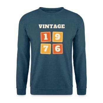 Vintage 1976 Retro Jahrgang 50. Geburtstag Geschen - Unisex Pullover - Meeresblau - Vorne - Alina (178cm) & Michal (187cm)