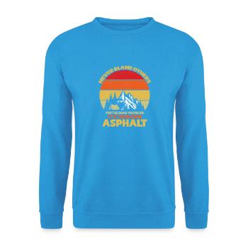 Camping Scouts Bergwanderung Waldcamper - Unisex Pullover - Meeresblau - Vorne - Alina (178cm) & Michal (187cm)