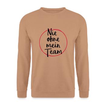 nie ohne mein team design - Unisex Pullover - Mocca - Vorne - Alina (178cm) & Michal (187cm)