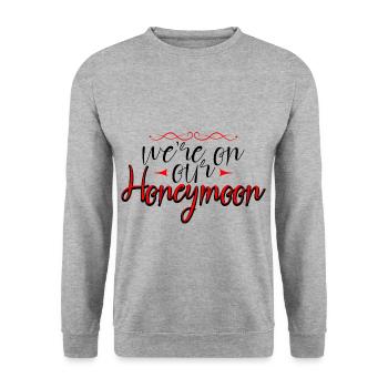 We're On Our Honeymoon 4 - Unisex Pullover - Weißgrau meliert - Vorne - Alina (178cm) & Michal (187cm)