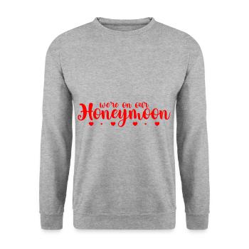 We're On Our Honeymoon - Unisex Pullover - Weißgrau meliert - Vorne - Alina (178cm) & Michal (187cm)