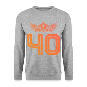 40 Zahl Krone - Unisex Pullover - Weißgrau meliert - Vorne - Alina (178cm) & Michal (187cm)