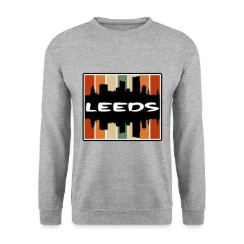 Leeds England Skyline Silhouette Travel Souvenir - Unisex Sweatshirt - salt & pepper - Front - Alina (178cm) & Michal (187cm)