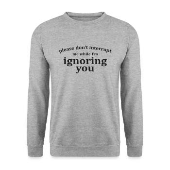 Bitte unterbrechen Sie mich nicht, während ich Sie ignoriere - Unisex Pullover - Weißgrau meliert - Vorne - Alina (178cm) & Michal (187cm)