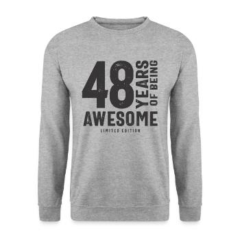 48 Jahre Awesome 48. Geburtstag - Unisex Pullover - Weißgrau meliert - Vorne - Alina (178cm) & Michal (187cm)