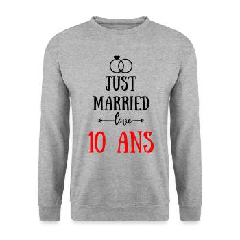 JUST MARRIED ANNIVERSAIRE DE MARIAGE 10 ANS - Sweat-shirt Unisexe - gris chiné - Devant - Alina (178cm) & Michal (187cm)