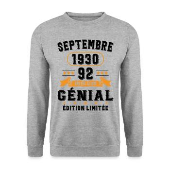 92 Ans Anniversaire Vintage Né(e) Septembre 1930 - Sweat-shirt Unisexe - gris chiné - Devant - Alina (178cm) & Michal (187cm)