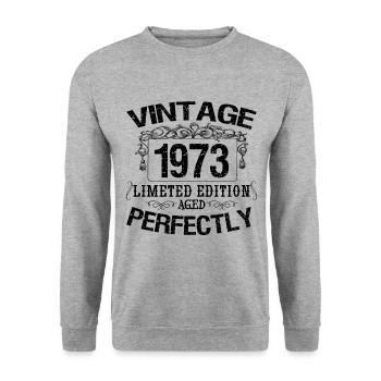 1973 Vintage | Limited edition 1973 aged perfectly - Sweat-shirt Unisexe - gris chiné - Devant - Alina (178cm) & Michal (187cm)