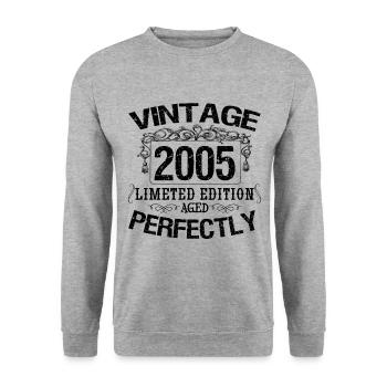 2005 Vintage | Limited edition 2005 aged perfectly - Sweat-shirt Unisexe - gris chiné - Devant - Alina (178cm) & Michal (187cm)