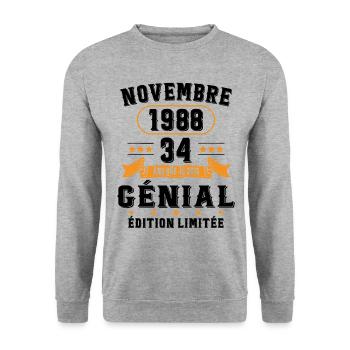 34 Ans Anniversaire Vintage Né(e) en Novembre 1988 - Sweat-shirt Unisexe - gris chiné - Devant - Alina (178cm) & Michal (187cm)