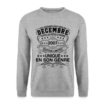 Les légendes sont nées en Décembre 2007 Cadeau - Sweat-shirt Unisexe - gris chiné - Devant - Alina (178cm) & Michal (187cm)