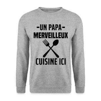 Un papa merveilleux cuisine ici - Sweat-shirt Unisexe - gris chiné - Devant - Alina (178cm) & Michal (187cm)