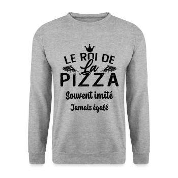 Le Roi de la Pizza Pizzaiolo Cadeau Drôle - Sweat-shirt Unisexe - gris chiné - Devant - Alina (178cm) & Michal (187cm)