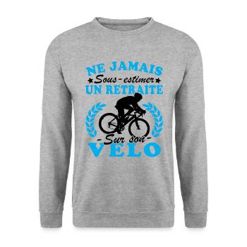 Ein Rentner auf dem Rad Humor Radfahrer im Ruhestand - Unisex Pullover - Weißgrau meliert - Vorne - Alina (178cm) & Michal (187cm)