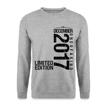 Birthday December 2017 December born in December - Unisex Sweatshirt - salt & pepper - Front - Alina (178cm) & Michal (187cm)