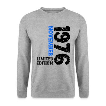 1976 November Limited Edition 47. Geburtstag Deko - Unisex Pullover - Weißgrau meliert - Vorne - Alina (178cm) & Michal (187cm)