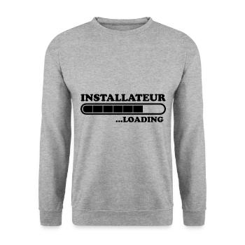 Installateur Spruch Heizung Installateur Geschenk - Unisex Pullover - Weißgrau meliert - Vorne - Alina (178cm) & Michal (187cm)