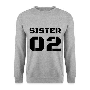 Design de t-shirt avec le lettrage « Sister 02 » - Sweat-shirt Unisexe - gris chiné - Devant - Alina (178cm) & Michal (187cm)