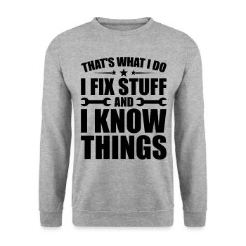 Das ist es, was ich tue, ich repariere Dinge und ich weiß Dinge - Unisex Pullover - Weißgrau meliert - Vorne - Alina (178cm) & Michal (187cm)