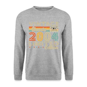 2004 Vintage Retro Geburtstagsgeschenk - Unisex Pullover - Weißgrau meliert - Vorne - Alina (178cm) & Michal (187cm)