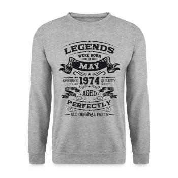 Légende Mai 1974 Millésime 1974 Anniversaire 1974 - Sweat-shirt Unisexe - gris chiné - Devant - Alina (178cm) & Michal (187cm)