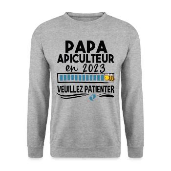 Papa 2023 Apiculteur Apiculture Cadeau Humour - Sweat-shirt Unisexe - gris chiné - Devant - Alina (178cm) & Michal (187cm)