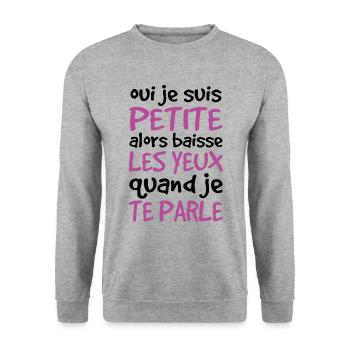 Oui Je Suis Petite Alors Baisse Les Yeux - Sweat-shirt Unisexe - gris chiné - Devant - Alina (178cm) & Michal (187cm)