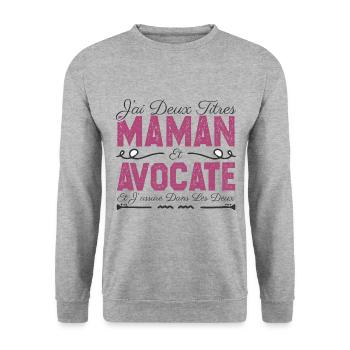 J'ai deux titres maman et Avocate. Cadeau Maman - Sweat-shirt Unisexe - gris chiné - Devant - Alina (178cm) & Michal (187cm)