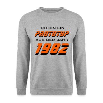 1982 - GEBURTSTAG - PROTOTYP - JAHRGANG 1982 - Unisex Pullover - Weißgrau meliert - Vorne - Alina (178cm) & Michal (187cm)