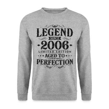 Légende depuis 2006 Vintage Born Anniversaire - Sweat-shirt Unisexe - gris chiné - Devant - Alina (178cm) & Michal (187cm)