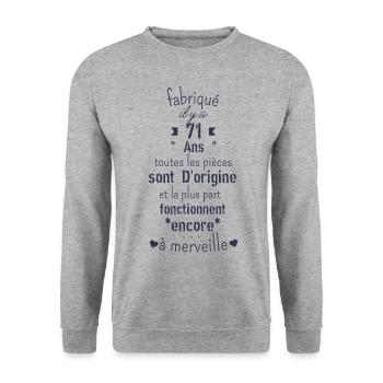 Fabriqué il y a 71 ans - Sweat-shirt Unisexe - gris chiné - Devant - Alina (178cm) & Michal (187cm)