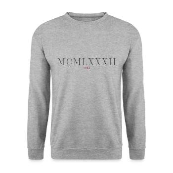 Chiffre romain Année de naissance Fait en 1982 - Sweat-shirt Unisexe - gris chiné - Devant - Alina (178cm) & Michal (187cm)