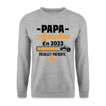 2023 Papa Agriculteur Agriculture Bébé Naissance - Sweat-shirt Unisexe - gris chiné - Devant - Alina (178cm) & Michal (187cm)