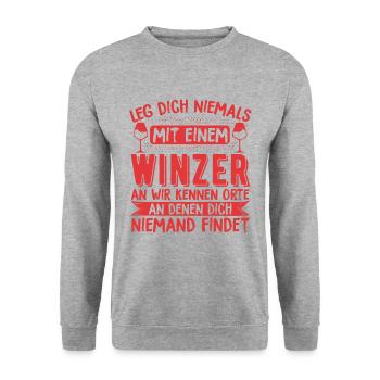 Leg Dich Niemals Mit Einem Winzer An Lustiges Winz - Unisex Pullover - Weißgrau meliert - Vorne - Alina (178cm) & Michal (187cm)