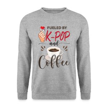 Angetrieben von K-Pop und Kaffee - Unisex Pullover - Weißgrau meliert - Vorne - Alina (178cm) & Michal (187cm)