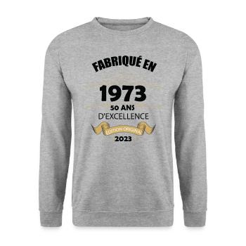 Fabriqué En 1973 Né En 1973 50 Ans Anniversaire - Sweat-shirt Unisexe - gris chiné - Devant - Alina (178cm) & Michal (187cm)