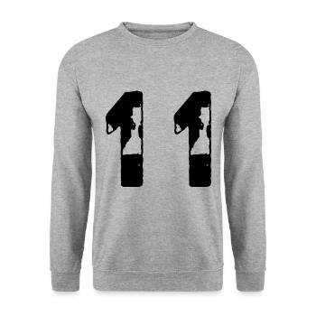 11 Zahl Trikot - Unisex Pullover - Weißgrau meliert - Vorne - Alina (178cm) & Michal (187cm)