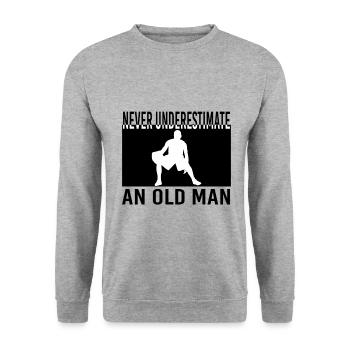 Basketball Player Never Underestimate An Old Man - Unisex Pullover - Weißgrau meliert - Vorne - Alina (178cm) & Michal (187cm)
