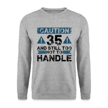 35 Too Hot to Act - 35e anniversaire - Sweat-shirt Unisexe - gris chiné - Devant - Alina (178cm) & Michal (187cm)